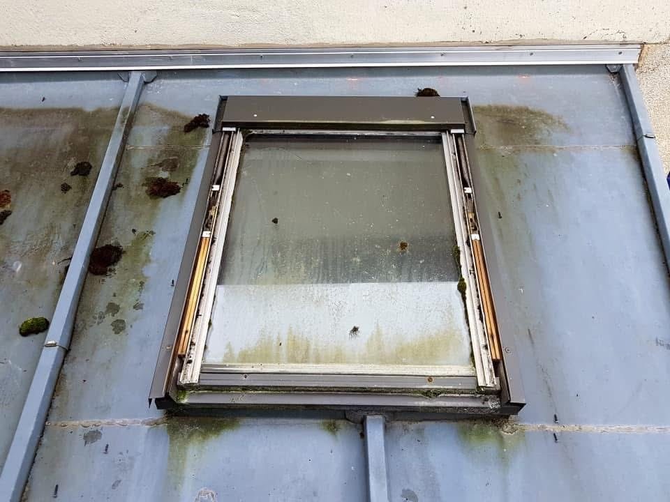 Ancienne fenêtre de toit Velux avant remplacement